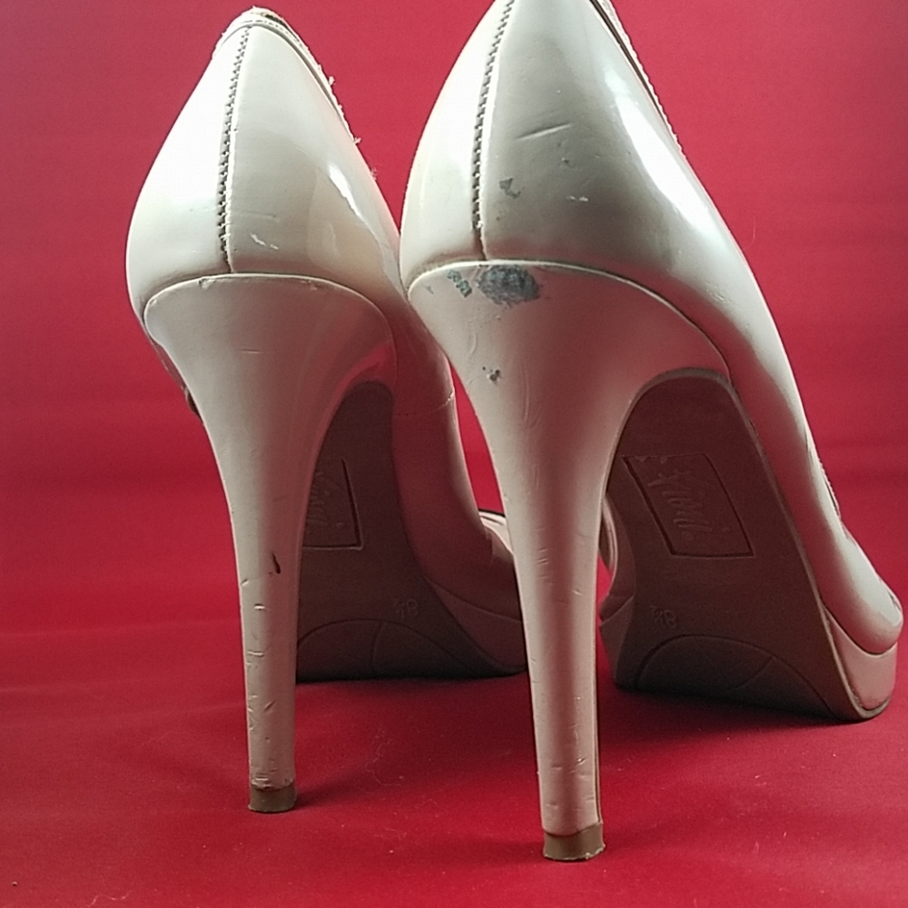 Heels - Picture 3 of 3
